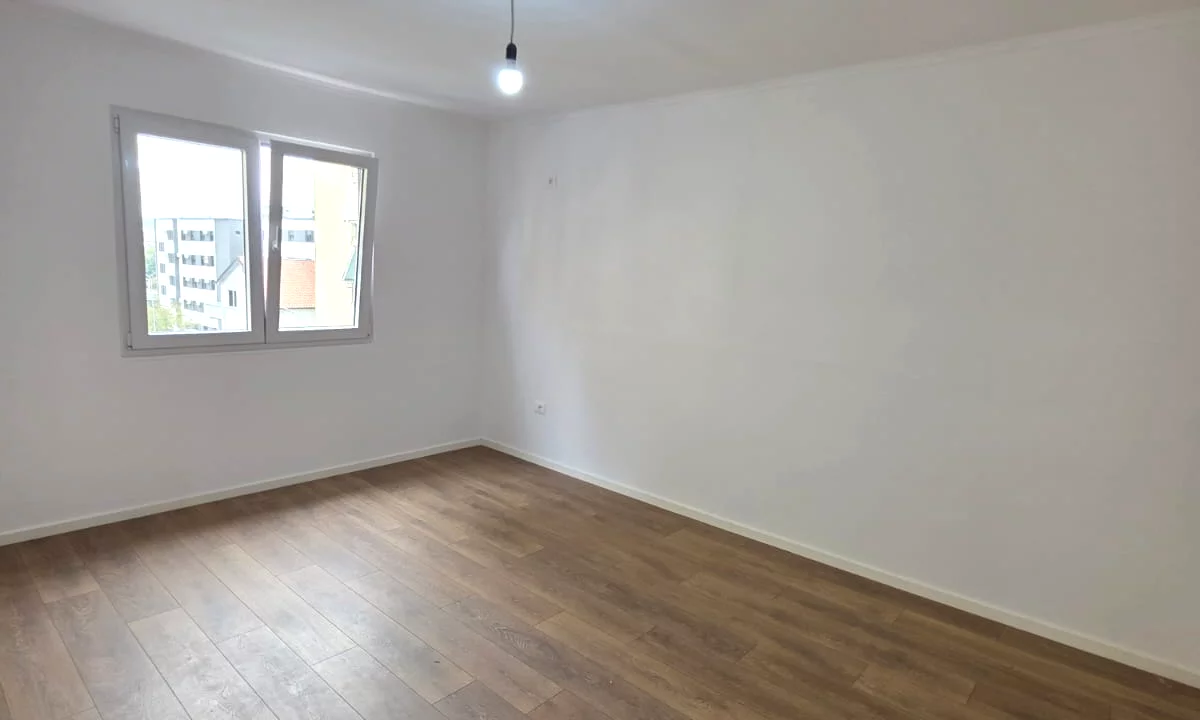 Shtepi ne shitje Apartament ne Tirane, 1+1, Mobilimi Bosh, pa mobiluar, Pagesa 98,000  Euro.