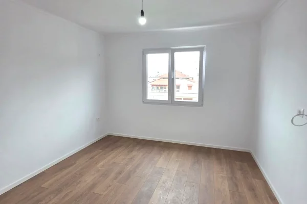 Shtepi ne shitje Apartament ne Tirane, 1+1, Mobilimi Bosh, pa mobiluar, Pagesa 98,000  Euro.
