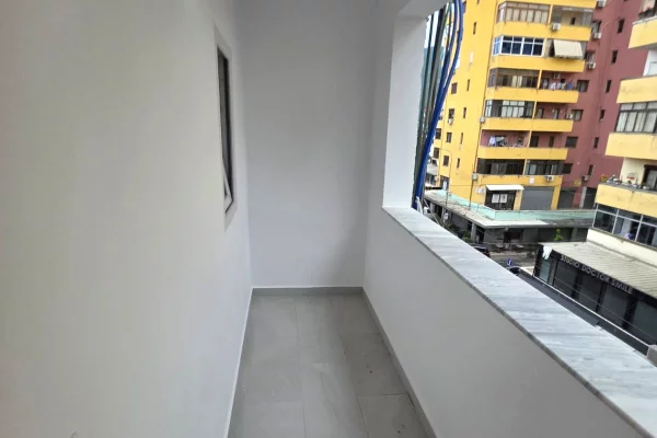 Shtepi ne shitje Apartament ne Tirane, 1+1, Mobilimi Bosh, pa mobiluar, Pagesa 98,000  Euro.