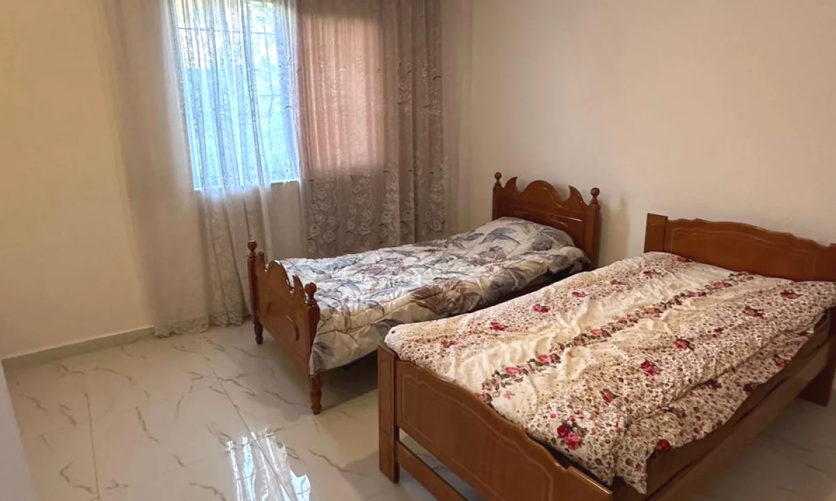 Shtepi me qera Duplex(shtepi me 2 kate) ne Tirane, 2+1, Mobilimi E mobiluar, Pagesa 35,000  Leke.