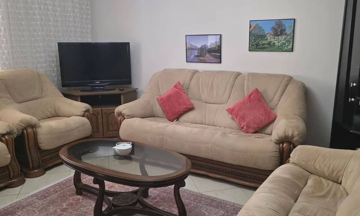 Shtepi me qera Apartament ne Tirane, 2+1, Mobilimi E mobiluar, Pagesa 50,000  Leke.