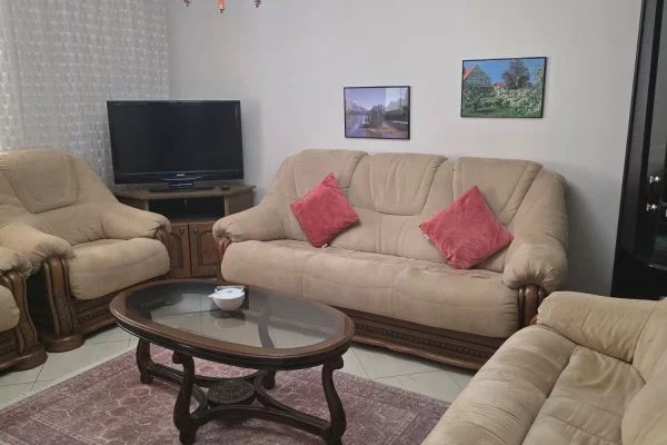 Shtepi me qera 2+1 ne Tirane - 50,000 Leke