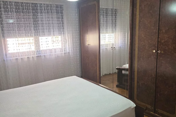 Shtepi me qera Apartament ne Tirane, 2+1, Mobilimi E mobiluar, Pagesa 50,000  Leke.