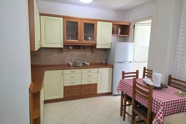 Shtepi me qera Apartament ne Tirane, 2+1, Mobilimi E mobiluar, Pagesa 50,000  Leke.