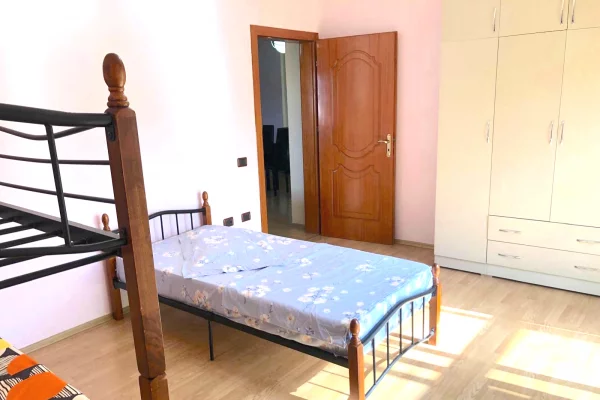 Shtepi me qera Apartament ne Tirane, 2+1, Mobilimi E mobiluar, Pagesa 40,000  Leke.