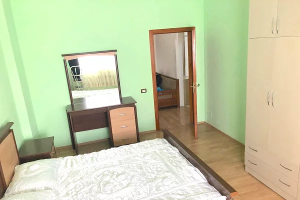Shtepi me qera Apartament ne Tirane, 2+1, Mobilimi E mobiluar, Pagesa 40,000  Leke.