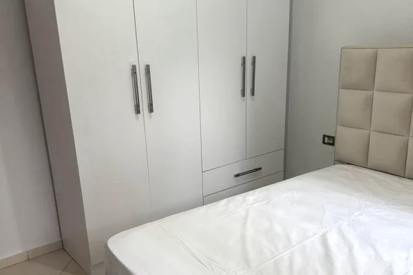Shtepi me qera Apartament ne Tirane, 1+1, Mobilimi E mobiluar, Pagesa 35,000  Leke.