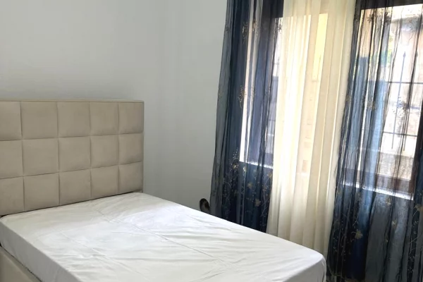 Shtepi me qera Apartament ne Tirane, 1+1, Mobilimi E mobiluar, Pagesa 35,000  Leke.