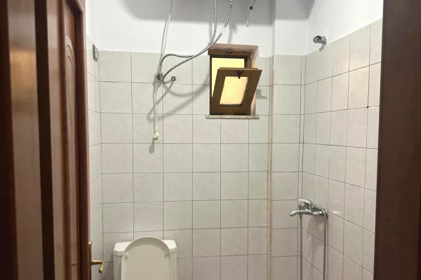 Shtepi me qera Apartament ne Tirane, 1+1, Mobilimi E mobiluar, Pagesa 35,000  Leke.