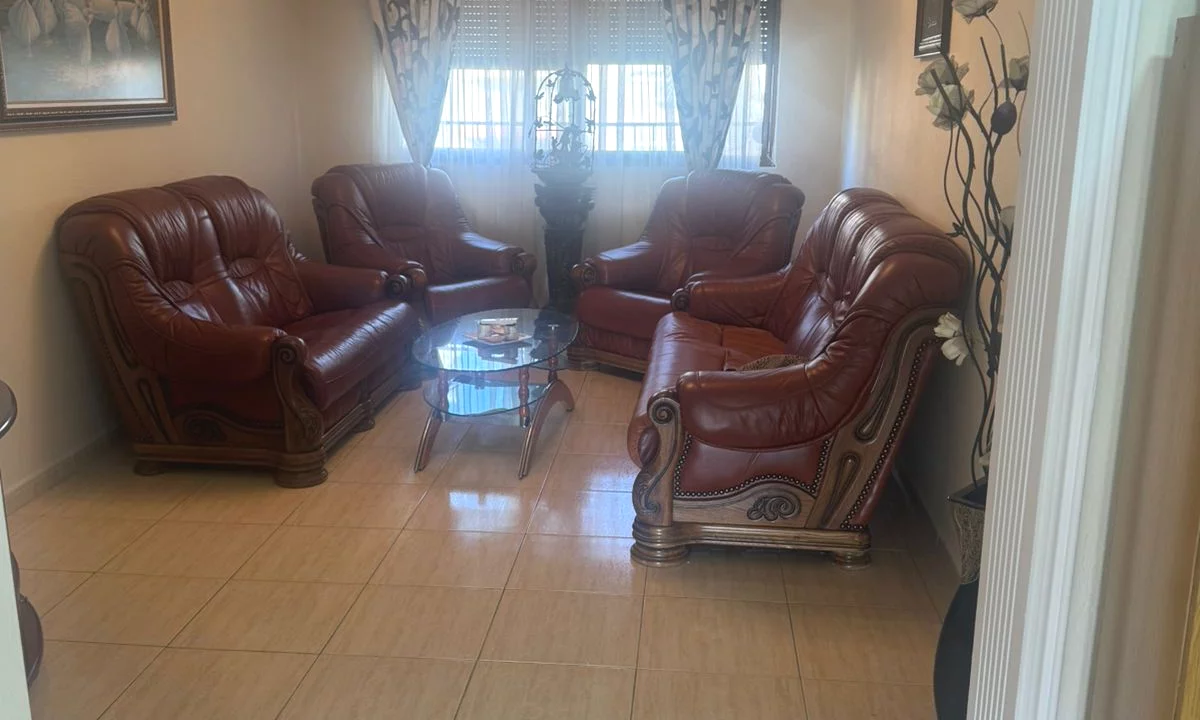 Shtepi me qera Apartament ne Tirane, 1+1, Mobilimi E mobiluar, Pagesa 40,000  Leke.