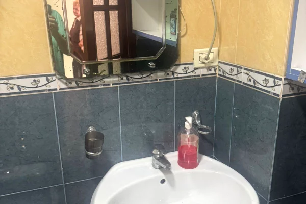 Shtepi me qera Apartament ne Tirane, 1+1, Mobilimi E mobiluar, Pagesa 40,000  Leke.