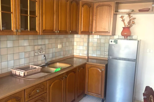 Shtepi me qera Apartament ne Tirane, 1+1, Mobilimi E mobiluar, Pagesa 40,000  Leke.