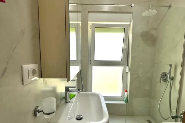 Shtepi me qera Apartament ne Tirane, 1+1, Mobilimi E mobiluar, Pagesa 450  Euro.