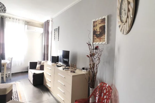 Shtepi me qera Apartament ne Tirane, 1+1, Mobilimi E mobiluar, Pagesa 45,000  Leke.