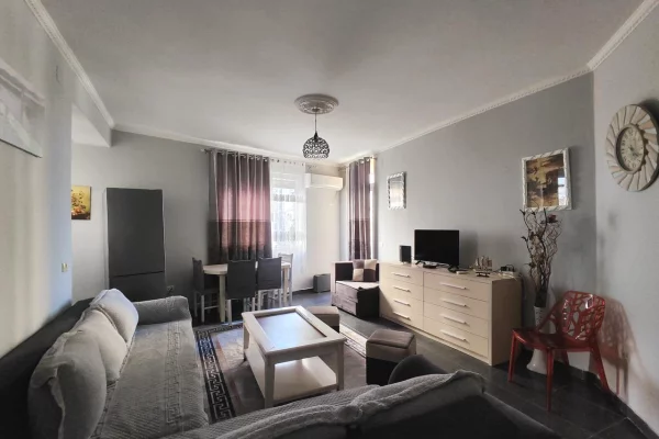 Shtepi me qera Apartament ne Tirane, 1+1, Mobilimi E mobiluar, Pagesa 45,000  Leke.