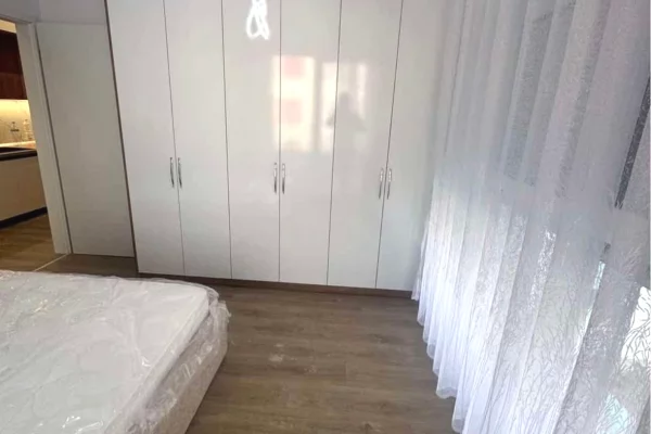 Shtepi me qera Apartament ne Tirane, 2+1, Mobilimi E mobiluar, Pagesa 50,000  Leke.