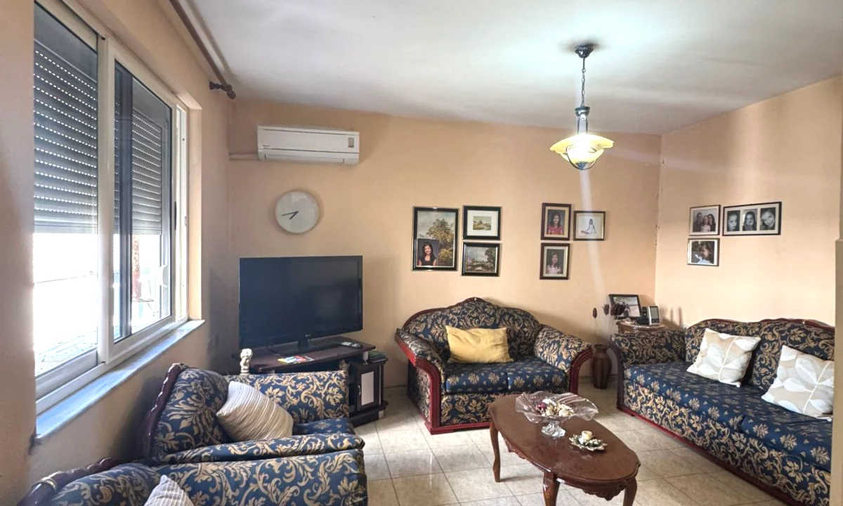 Shtepi ne shitje Apartament ne Tirane, 2+1, Mobilimi E mobiluar, Pagesa 129,000  Euro.