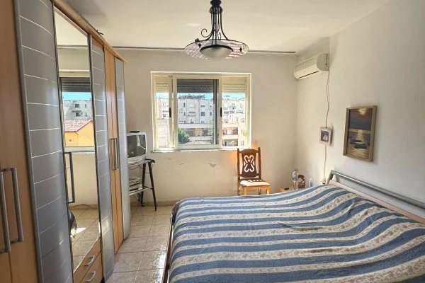 Shtepi ne shitje Apartament ne Tirane, 2+1, Mobilimi E mobiluar, Pagesa 129,000  Euro.