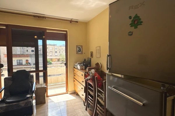 Shtepi ne shitje Apartament ne Tirane, 2+1, Mobilimi E mobiluar, Pagesa 129,000  Euro.