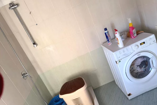 Shtepi me qera Apartament ne Tirane, 1+1, Mobilimi E mobiluar, Pagesa 40,000  Leke.