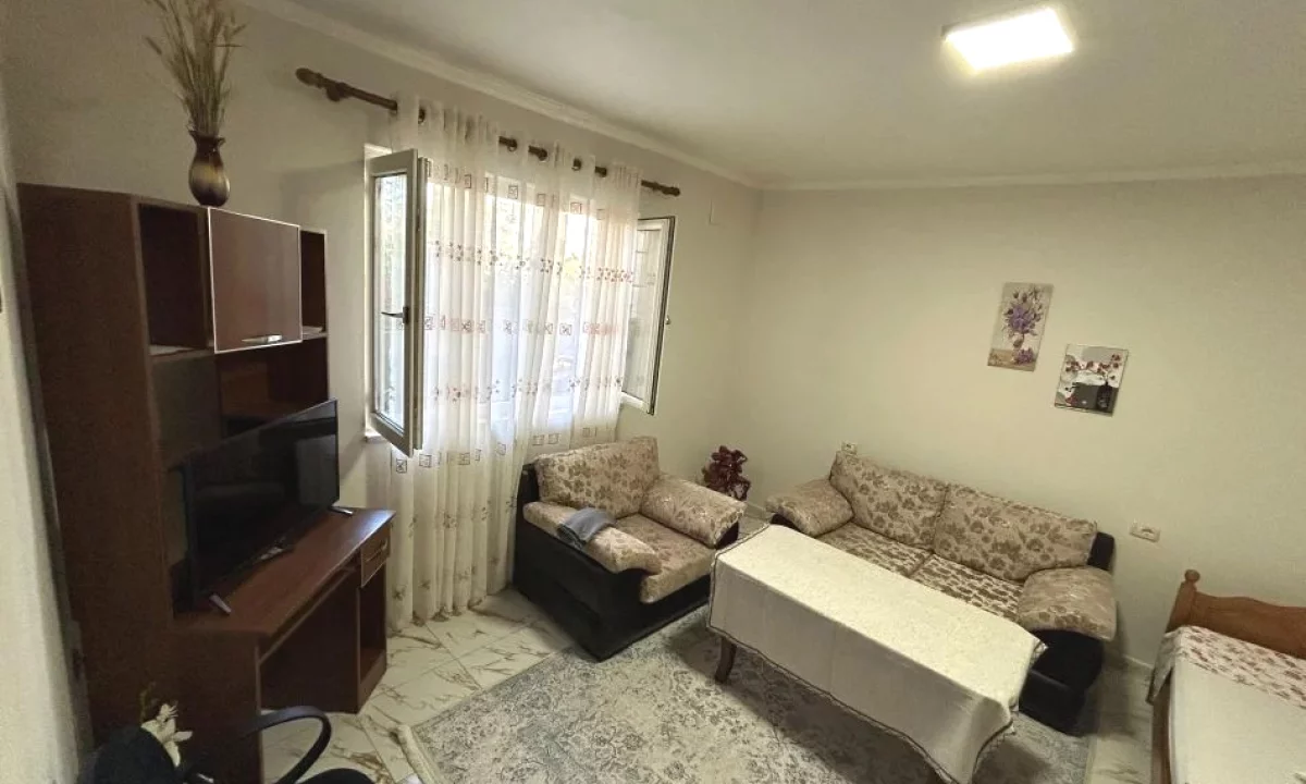 Shtepi me qera Apartament ne Tirane, Garsoniere, Mobilimi E mobiluar, Pagesa 27,000  Leke.