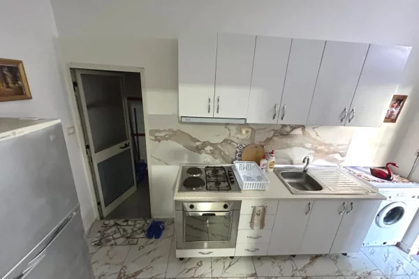 Shtepi me qera Apartament ne Tirane, Garsoniere, Mobilimi E mobiluar, Pagesa 27,000  Leke.