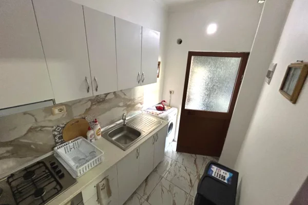 Shtepi me qera Apartament ne Tirane, Garsoniere, Mobilimi E mobiluar, Pagesa 27,000  Leke.