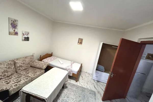 Shtepi me qera Apartament ne Tirane, Garsoniere, Mobilimi E mobiluar, Pagesa 27,000  Leke.