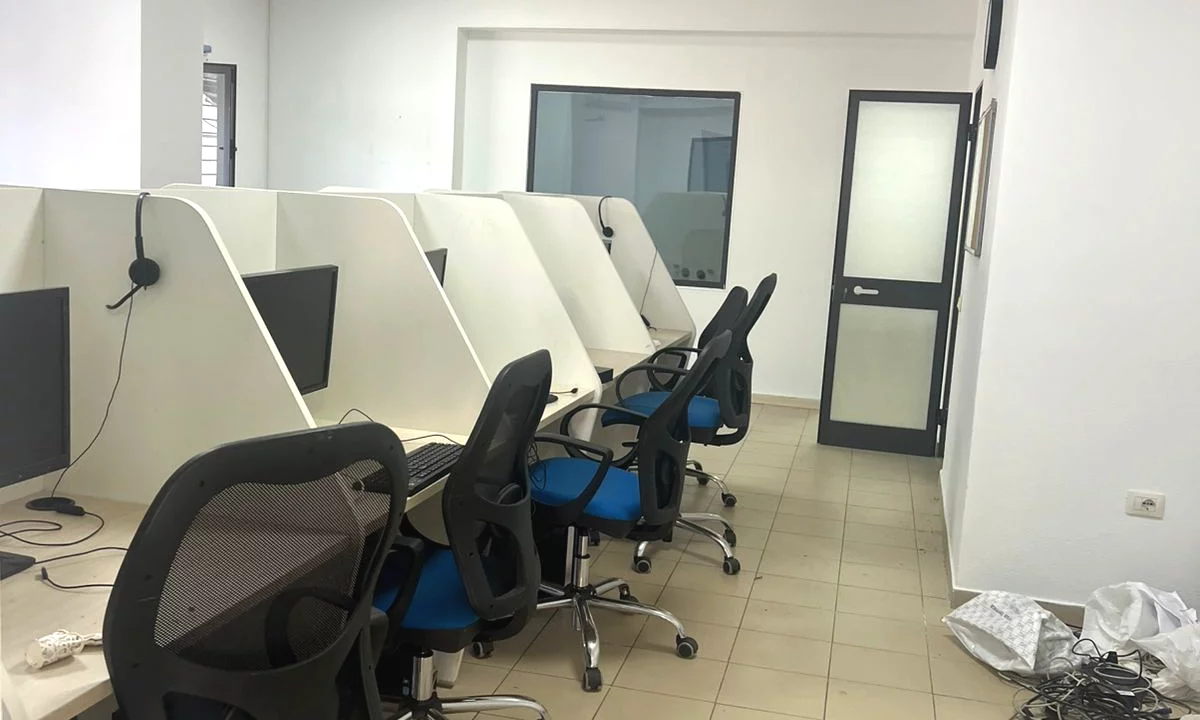 🏪 DYQAN ME QERA – PAZARI I RI, TIRANE