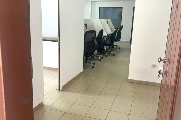 🏪 DYQAN ME QERA – PAZARI I RI, TIRANE