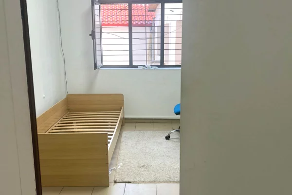 🏪 DYQAN ME QERA – PAZARI I RI, TIRANE
