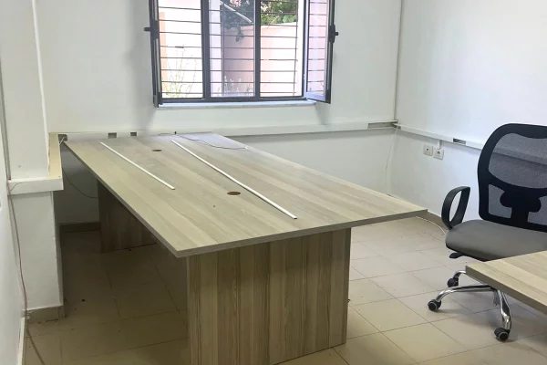 🏪 DYQAN ME QERA – PAZARI I RI, TIRANE