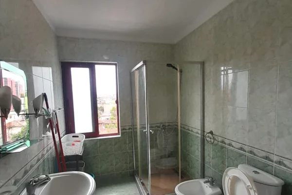 Shtepi me qera Apartament ne Tirane, 1+1, Mobilimi E mobiluar, Pagesa 55,000  Leke.