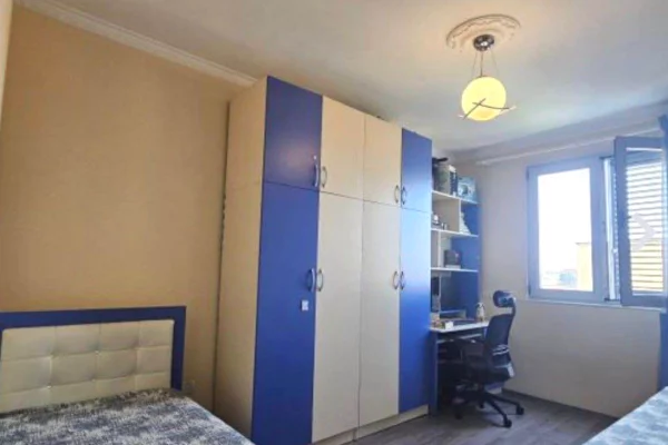 Shtepi ne shitje Apartament ne Tirane, 2+1, Mobilimi E mobiluar, Pagesa 163,000  Euro.