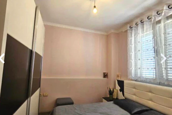 Shtepi ne shitje Apartament ne Tirane, 2+1, Mobilimi E mobiluar, Pagesa 163,000  Euro.