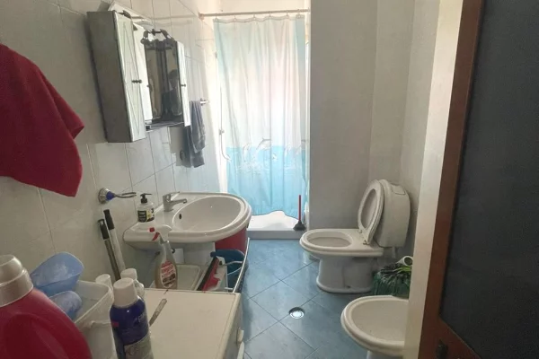 Shtepi me qera Apartament ne Tirane, 2+1, Mobilimi E mobiluar, Pagesa 45,000  Leke.