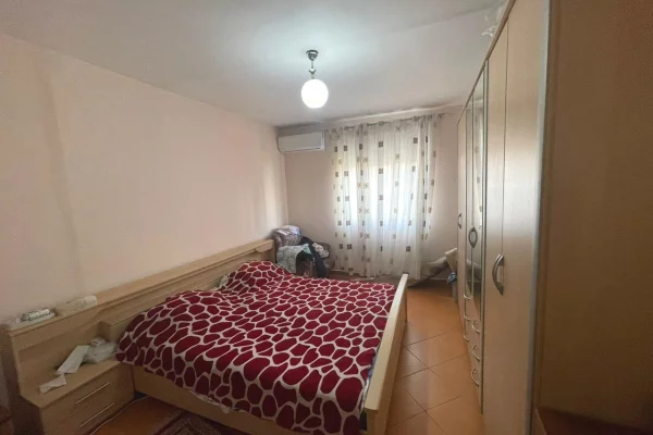 Shtepi me qera Apartament ne Tirane, 2+1, Mobilimi E mobiluar, Pagesa 45,000  Leke.