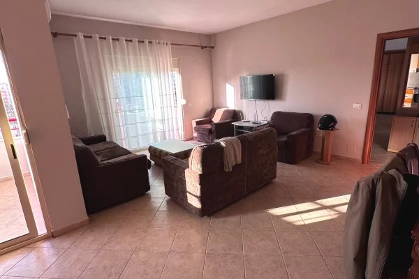 Shtepi me qera Apartament ne Tirane, 2+1, Mobilimi E mobiluar, Pagesa 60,000  Leke.