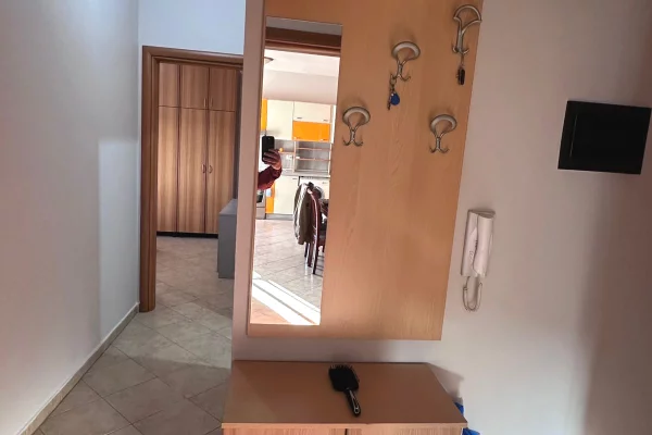 Shtepi me qera Apartament ne Tirane, 2+1, Mobilimi E mobiluar, Pagesa 60,000  Leke.