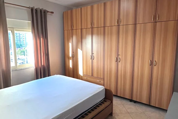 Shtepi me qera Apartament ne Tirane, 2+1, Mobilimi E mobiluar, Pagesa 60,000  Leke.