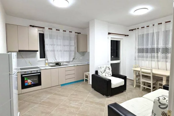 Shtepi me qera 2+1 ne Tirane - 38,000 Leke