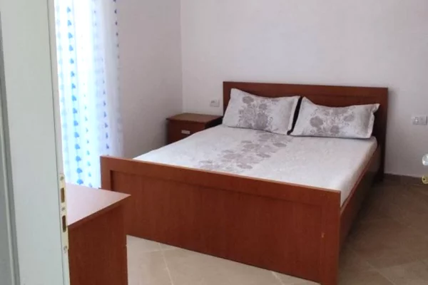 Shtepi me qera Apartament ne Tirane, 2+1, Mobilimi E mobiluar, Pagesa 38,000  Leke.
