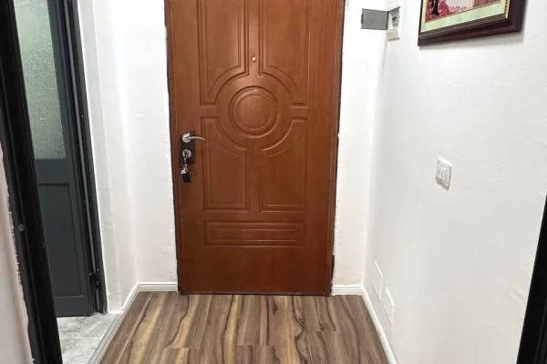 Shtepi ne shitje Apartament ne Tirane, Garsoniere, Mobilimi E mobiluar, Pagesa 99,000  Euro.