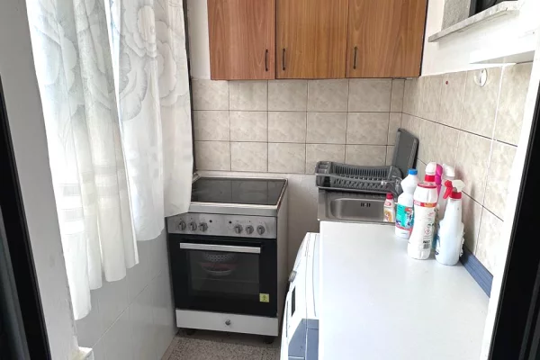 Shtepi ne shitje Apartament ne Tirane, Garsoniere, Mobilimi E mobiluar, Pagesa 99,000  Euro.
