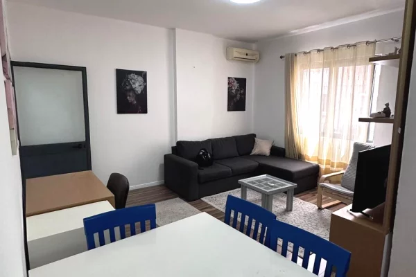 Shtepi ne shitje Apartament ne Tirane, Garsoniere, Mobilimi E mobiluar, Pagesa 99,000  Euro.