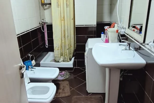 Shtepi me qera Apartament ne Tirane, 2+1, Mobilimi E mobiluar, Pagesa 55,000  Leke.