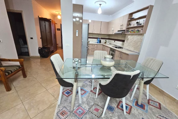 Shtepi me qera Apartament ne Tirane, 2+1, Mobilimi E mobiluar, Pagesa 55,000  Leke.