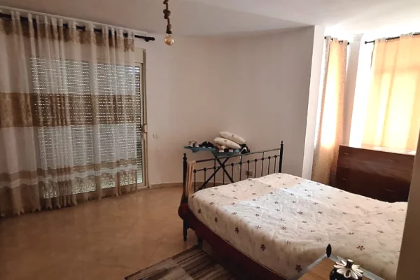 Shtepi me qera Apartament ne Tirane, 2+1, Mobilimi E mobiluar, Pagesa 55,000  Leke.