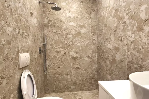 Shtepi ne shitje Apartament ne Tirane, 1+1, Mobilimi E mobiluar, Pagesa 115,000  Euro.