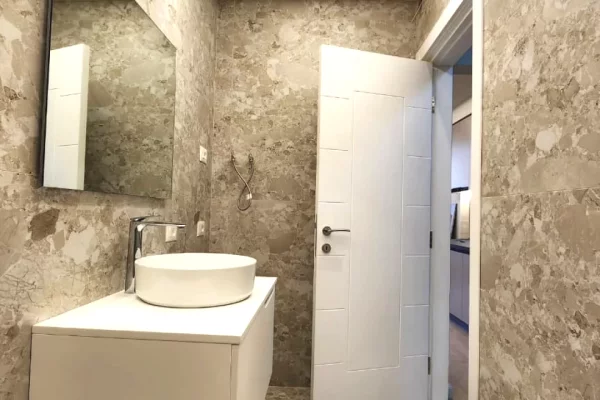 Shtepi ne shitje Apartament ne Tirane, 1+1, Mobilimi E mobiluar, Pagesa 115,000  Euro.